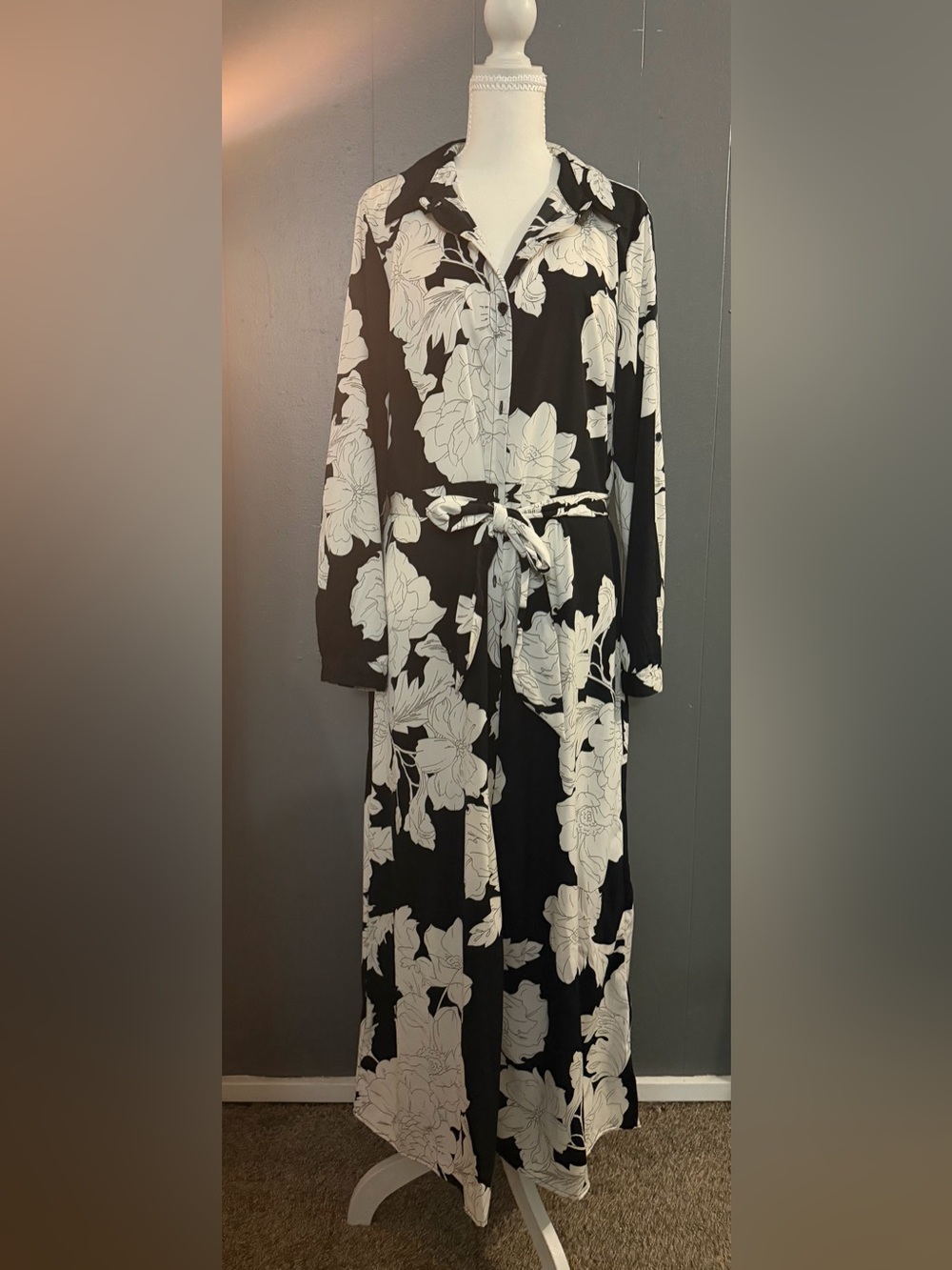 Floral Button-Front Maxi Dress with Tie Waist - Black & White